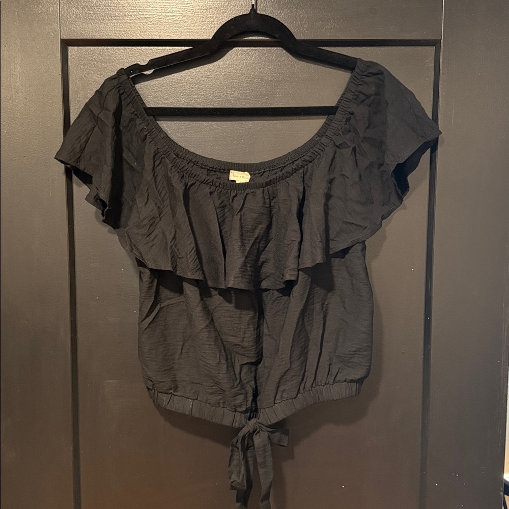 Cropped short sleeve off shoulder shirt